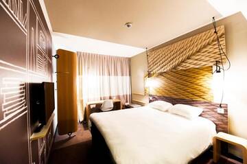 Фото номера Стандартный двухместный номер с 1 кроватью Отель Ibis Poznan Polnoc г. Сухы-Ляс 7