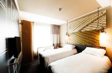 Фото номера Стандартный двухместный номер с 1 кроватью Отель Ibis Poznan Polnoc г. Сухы-Ляс 4