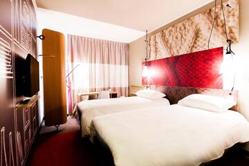 Фото номера Стандартный двухместный номер с 2 отдельными кроватями Отель Ibis Poznan Polnoc г. Сухы-Ляс 2